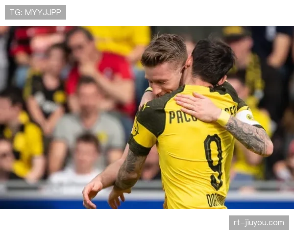 镜头聚焦：老将罗伊斯替补登场，获伊杜纳信号公园全场掌声