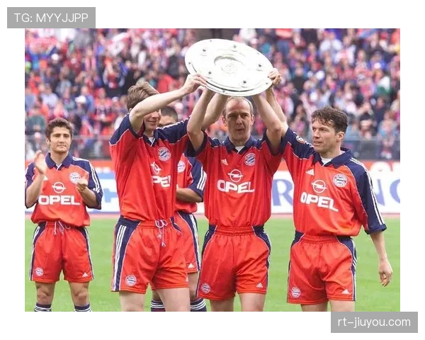 拜仁慕尼黑训练课重点演练前场任意球不同落点的争抢 拜仁慕尼黑训练课重点演练前场任意球不同落点的争抢